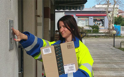 spedizione pacchi poste italiane con ritiro a casa spedire pacco online spedirepaccoonline